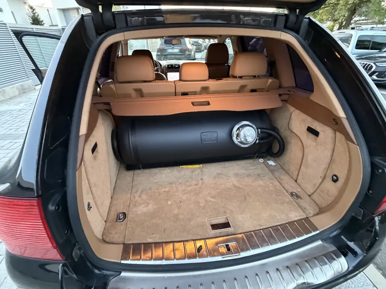Porsche Cayenne 3.2 V6 — photo 1 of 7