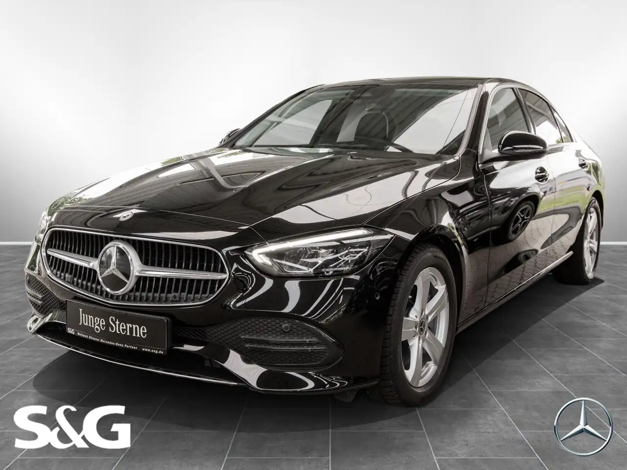 Mercedes-Benz C 200 AVANTGARDE RüKam+LED+Sitzh.+17 — photo 1 of 12