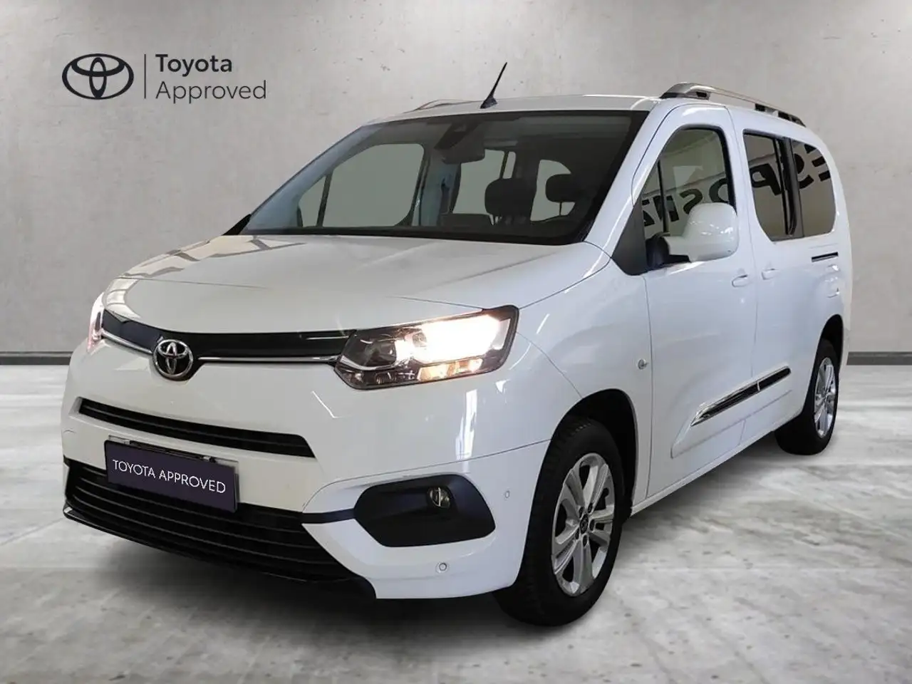 Toyota Proace City 1.5D 130 CV S&S L2 Lounge — photo 1 of 11