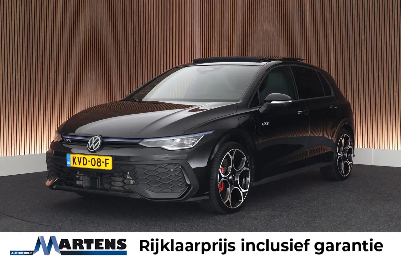 Volkswagen Golf GTE 1.5 272pk eHybrid Trekhaak 360Camera Memory Leder — photo 1 of 40