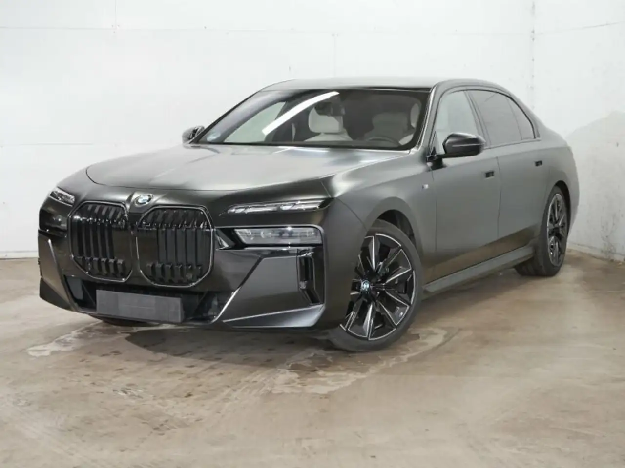 BMW 740 d xDr. M Sport Pro NP 177190.-! Lounge Pak. — photo 1 of 12