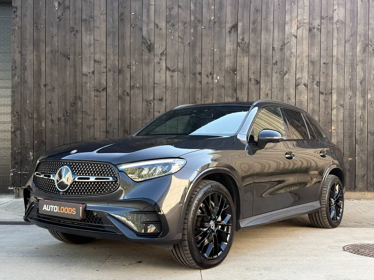 Mercedes-Benz GLC 300 GLC 300 e 4-Matic PHEV Business Solution — photo 1 of 38