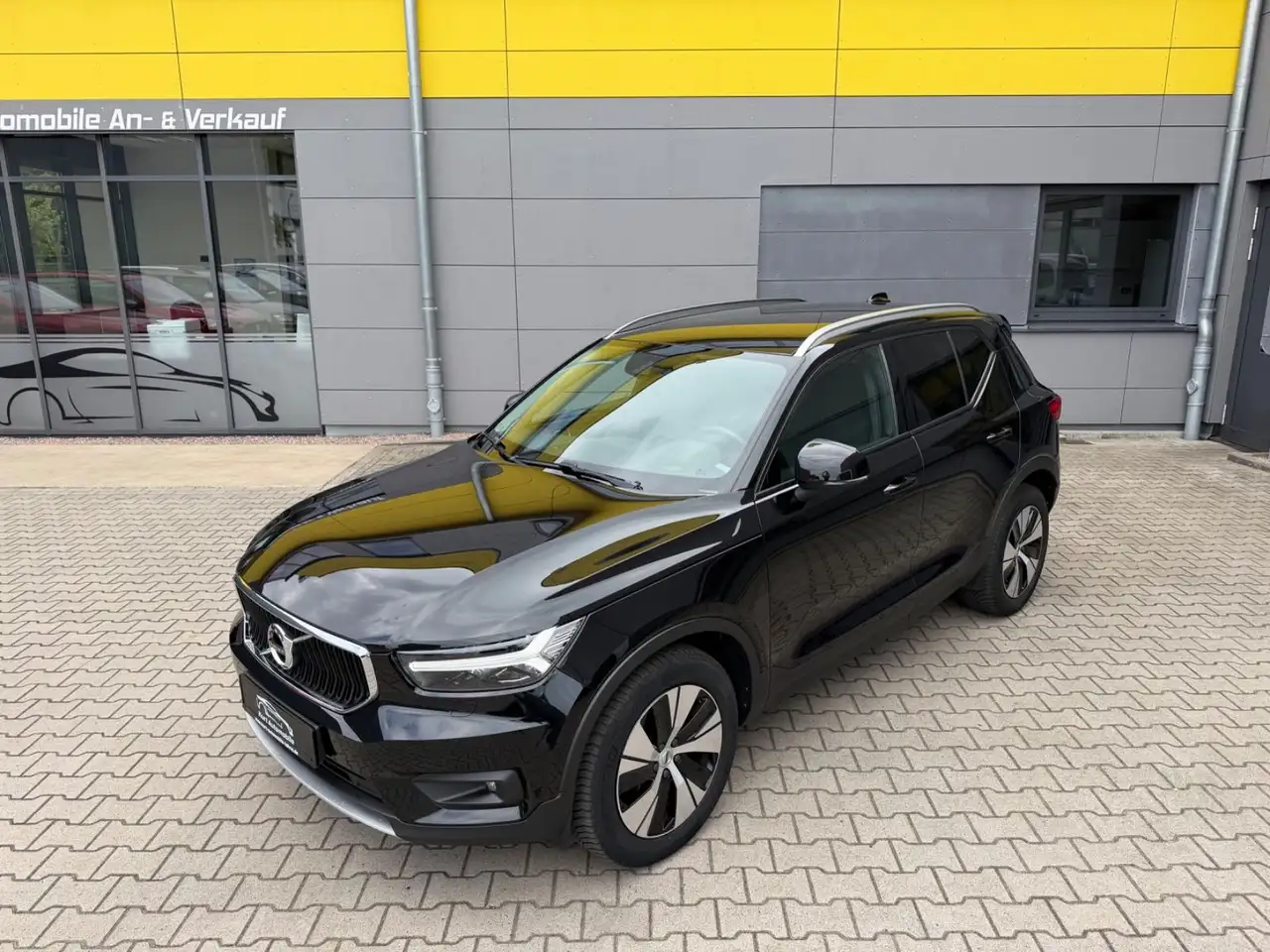 Volvo XC40 Momentum/KAMERA/LED/SHZ/AUTOMATIK/AHK — photo 1 of 29