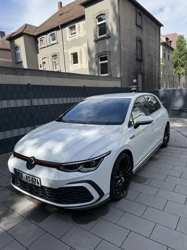 Volkswagen Golf GTI 2.0 TSI DSG — photo 1 of 7