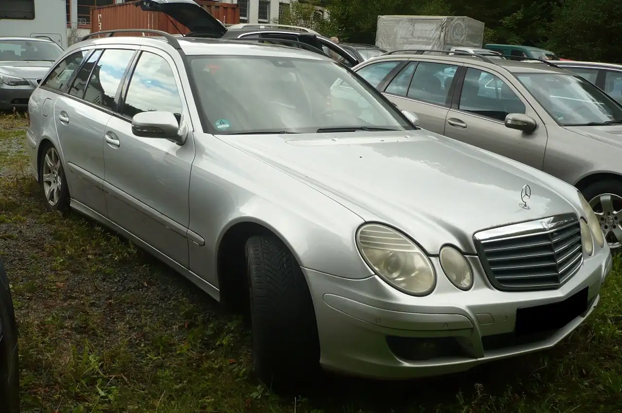 Mercedes-Benz E 220 E-Klasse T-Modell Diesel T CDI Automatik Klima — photo 1 of 14