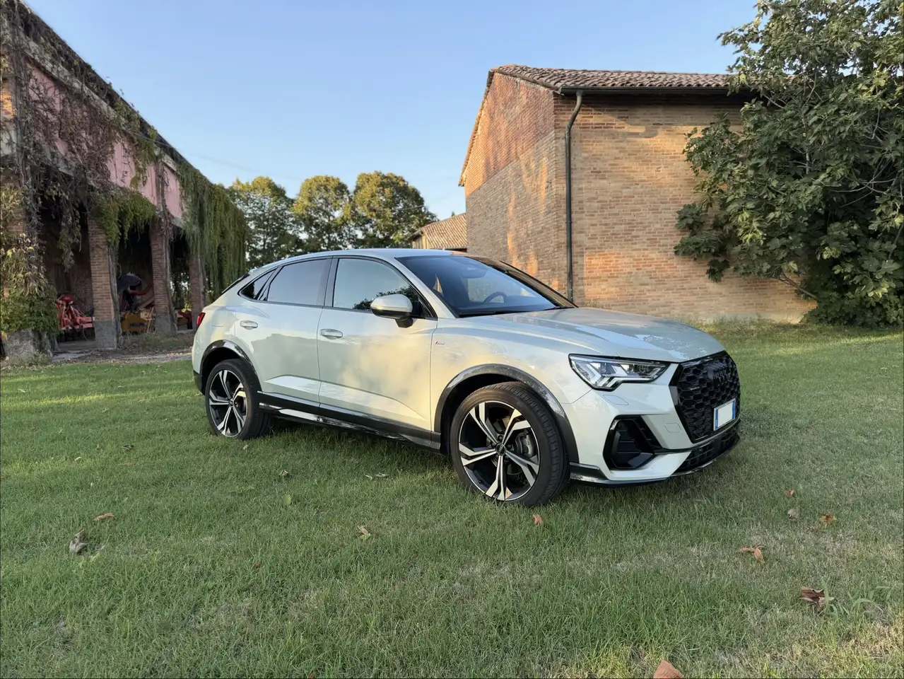 Audi Q3 35 2.0 tdi S line edition quattro s-tronic — photo 1 of 6