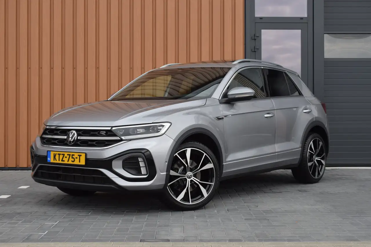 Volkswagen T-Roc 1.5 TSI 150pk DSG R-Line | Panoramadak | Camera | — photo 1 of 40