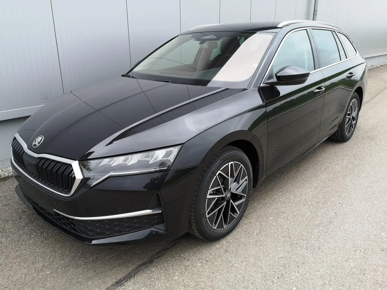 Skoda Octavia Combi 1.5 TSI mHEV 110 kW Selection Kombi DSG G... — photo 1 of 10