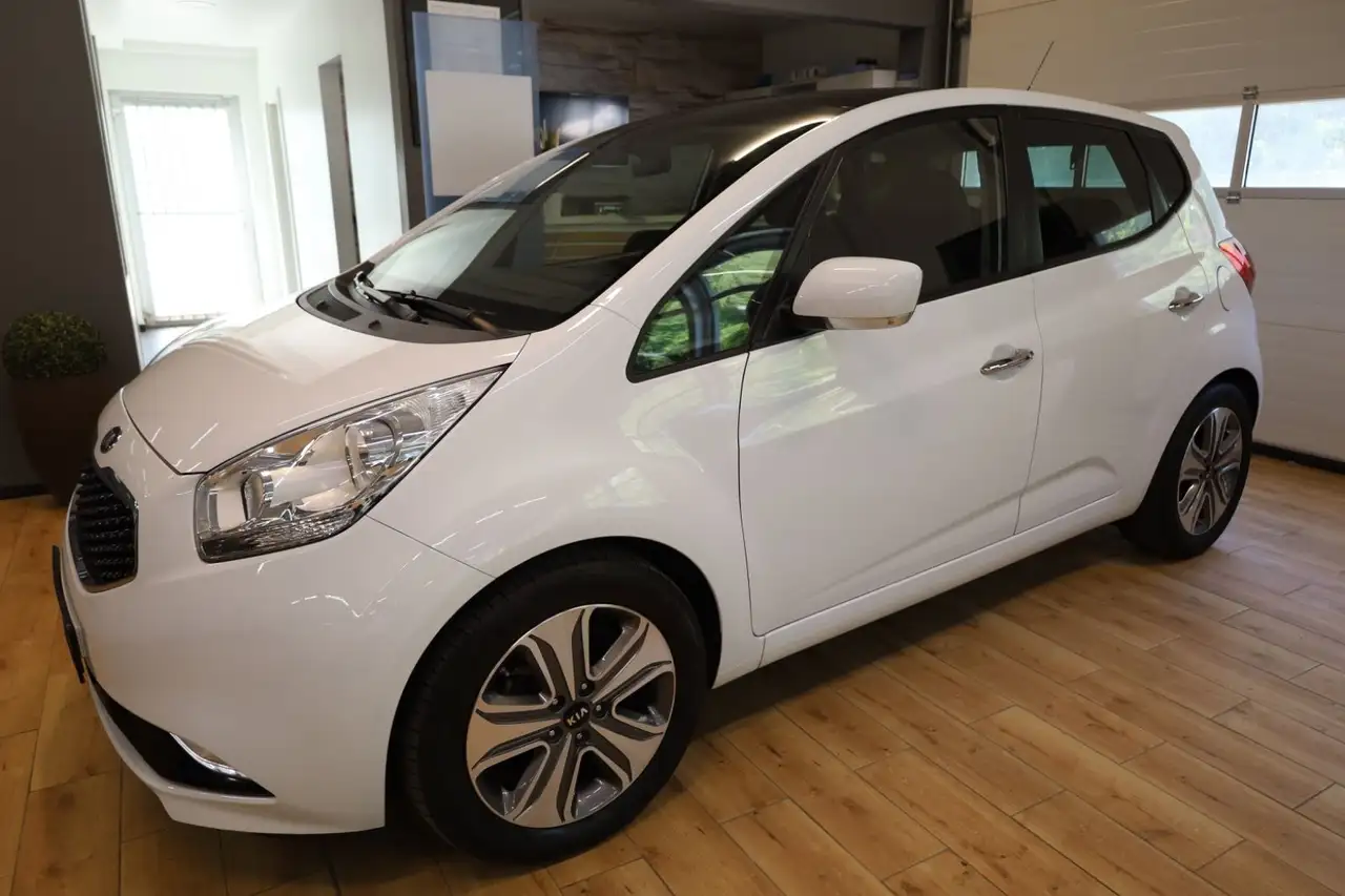 Kia Venga Dream Team/1Hand/Kamera/Navi/Panorama — photo 1 of 23