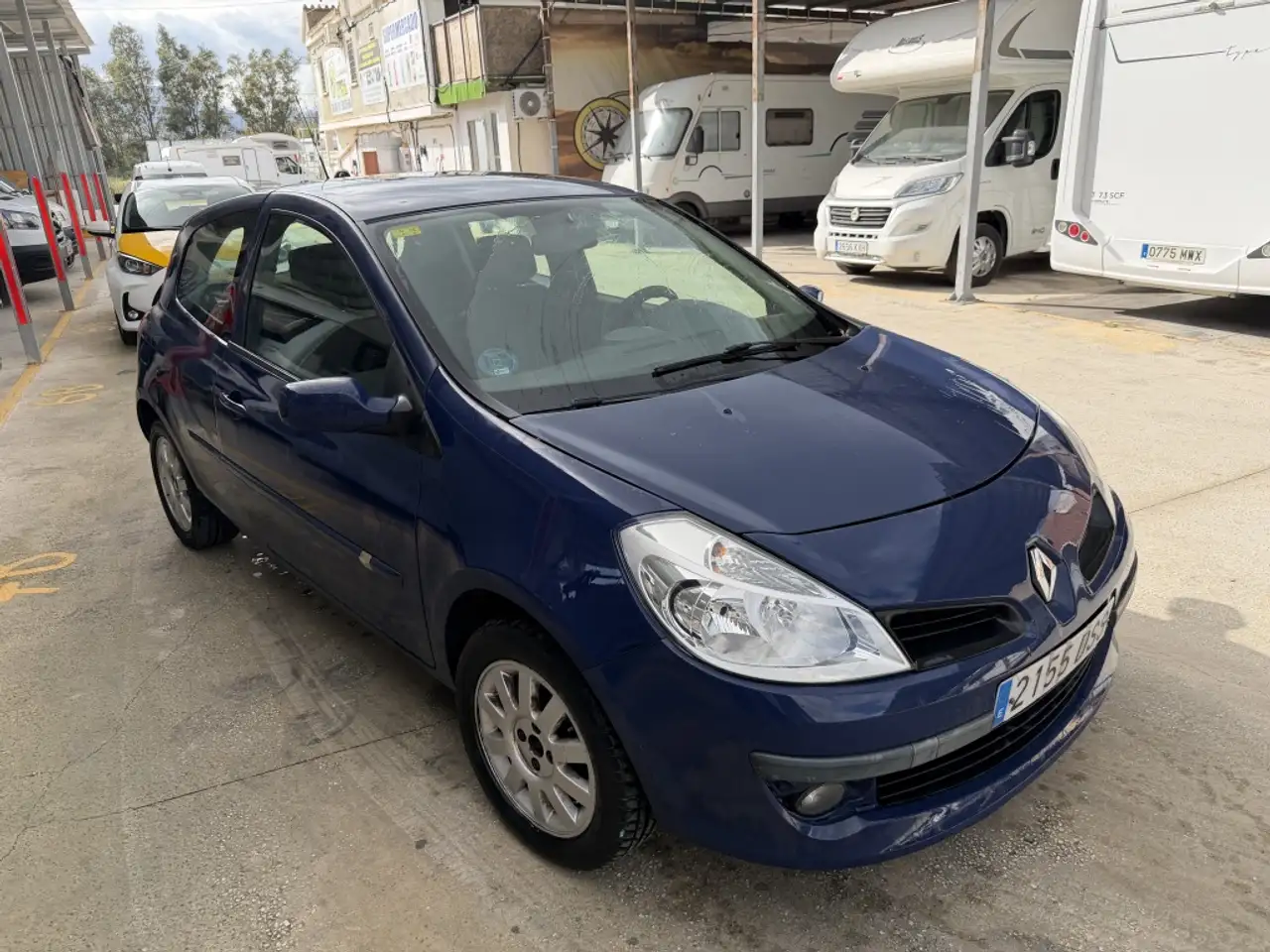 Renault Clio 1.2 16v Authentique — photo 1 of 9