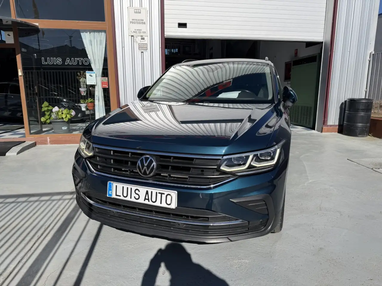 Volkswagen Tiguan 2.0TDI Life DSG 110kW — photo 1 of 22