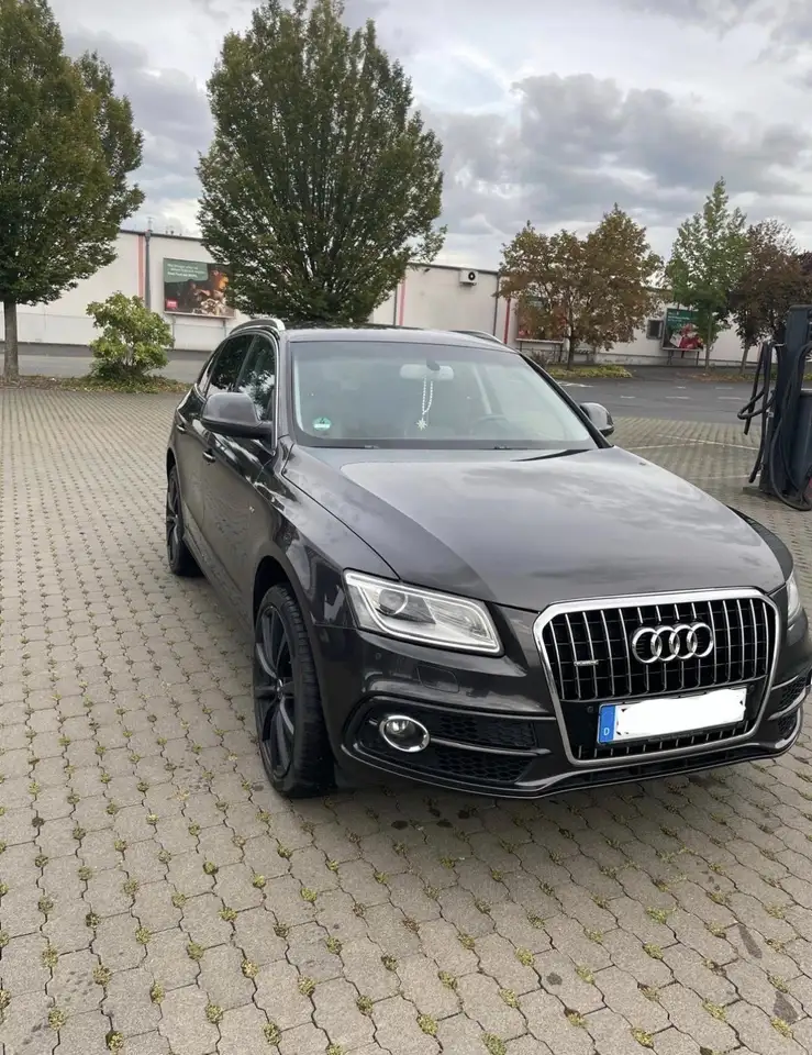 Audi Q5 2.0 TDI quattro S Line — photo 1 of 11