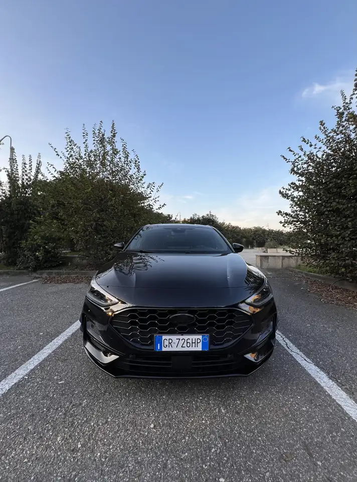 Ford Focus 1.0t ecoboost h ST-Line X 155cv powershift — photo 1 of 9