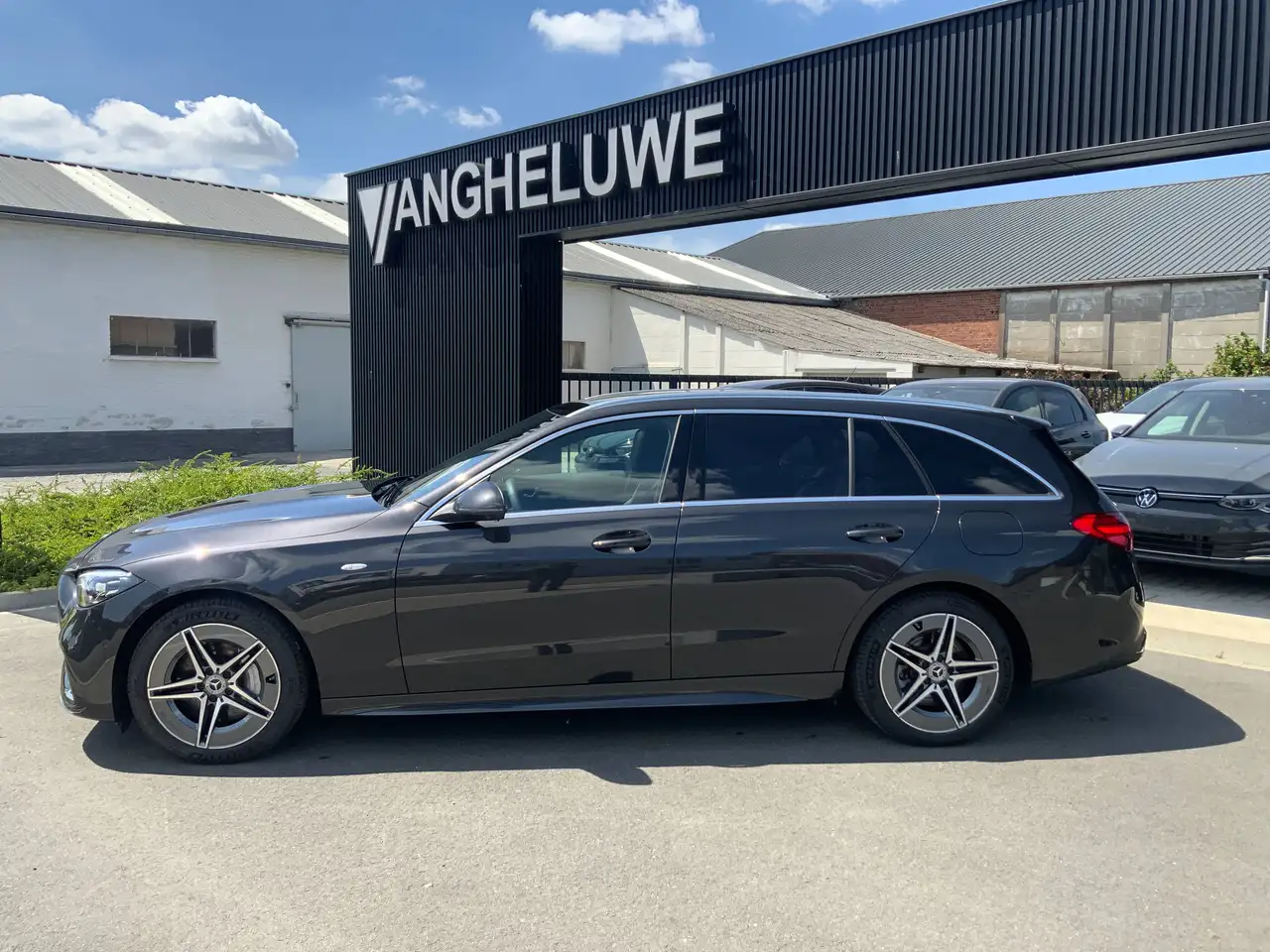 Mercedes-Benz C 300 Break e PHEV AMG Line (230 kW) panorama dak — photo 1 of 15