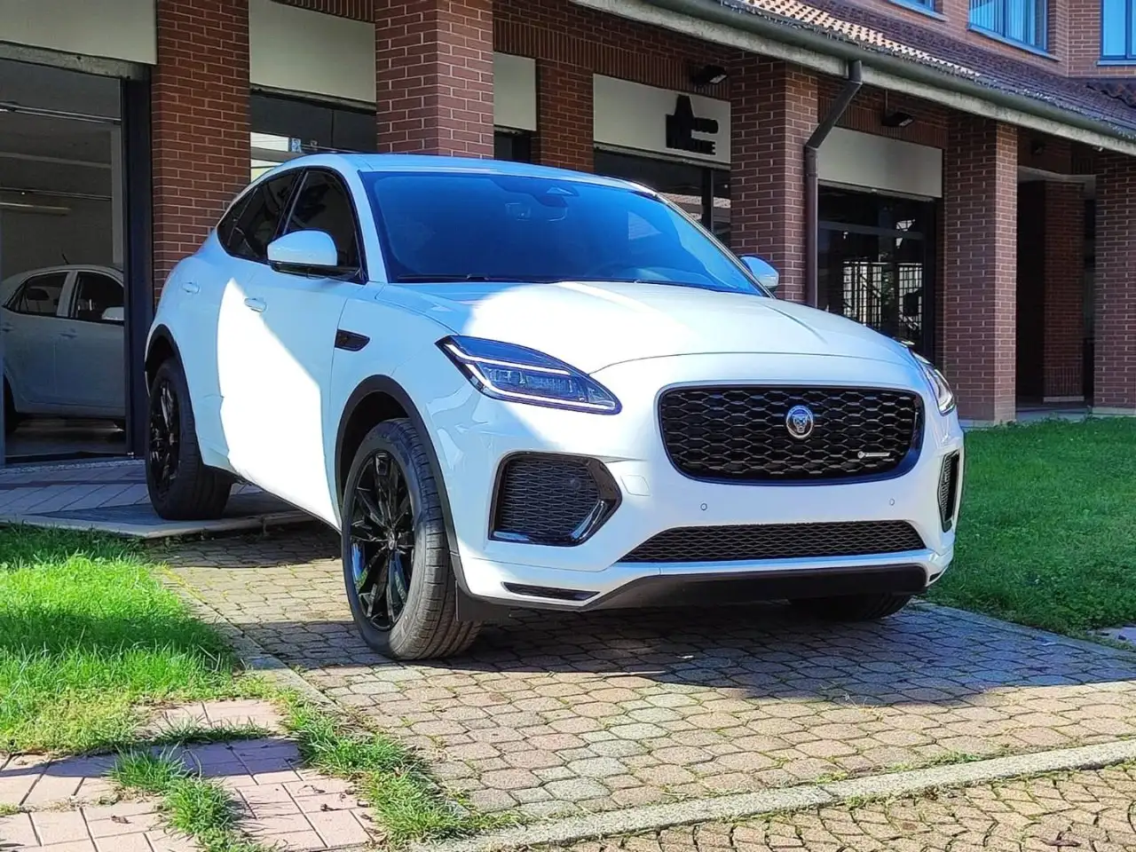 Jaguar E-Pace 2.0d i4 mhev R-Dynamic S awd 163cv auto *NON VINCOLATO A FINANZIAMENTO* — photo 1 of 20