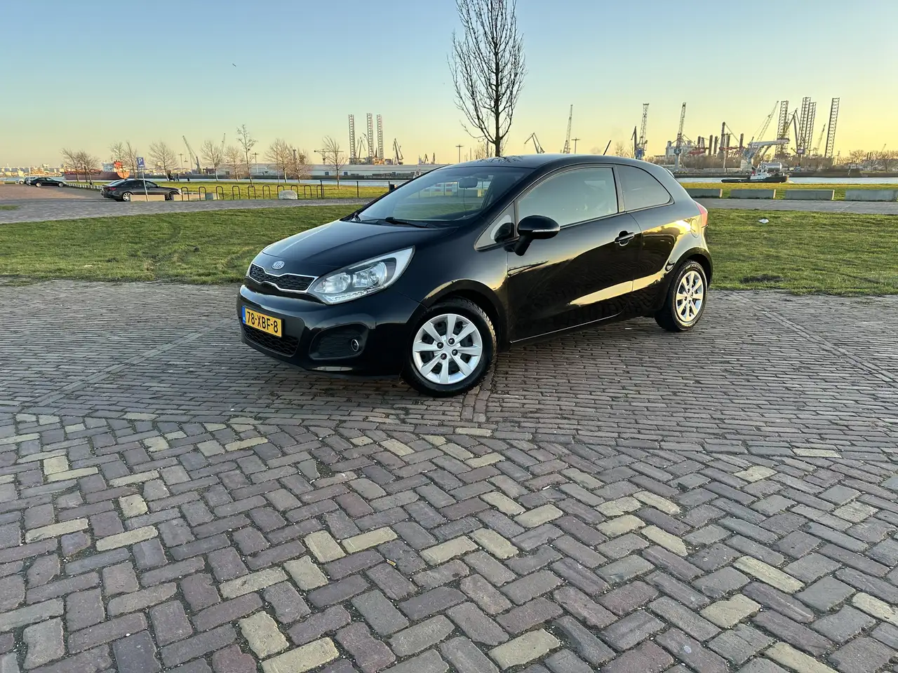 Kia Rio Attract — photo 1 of 12