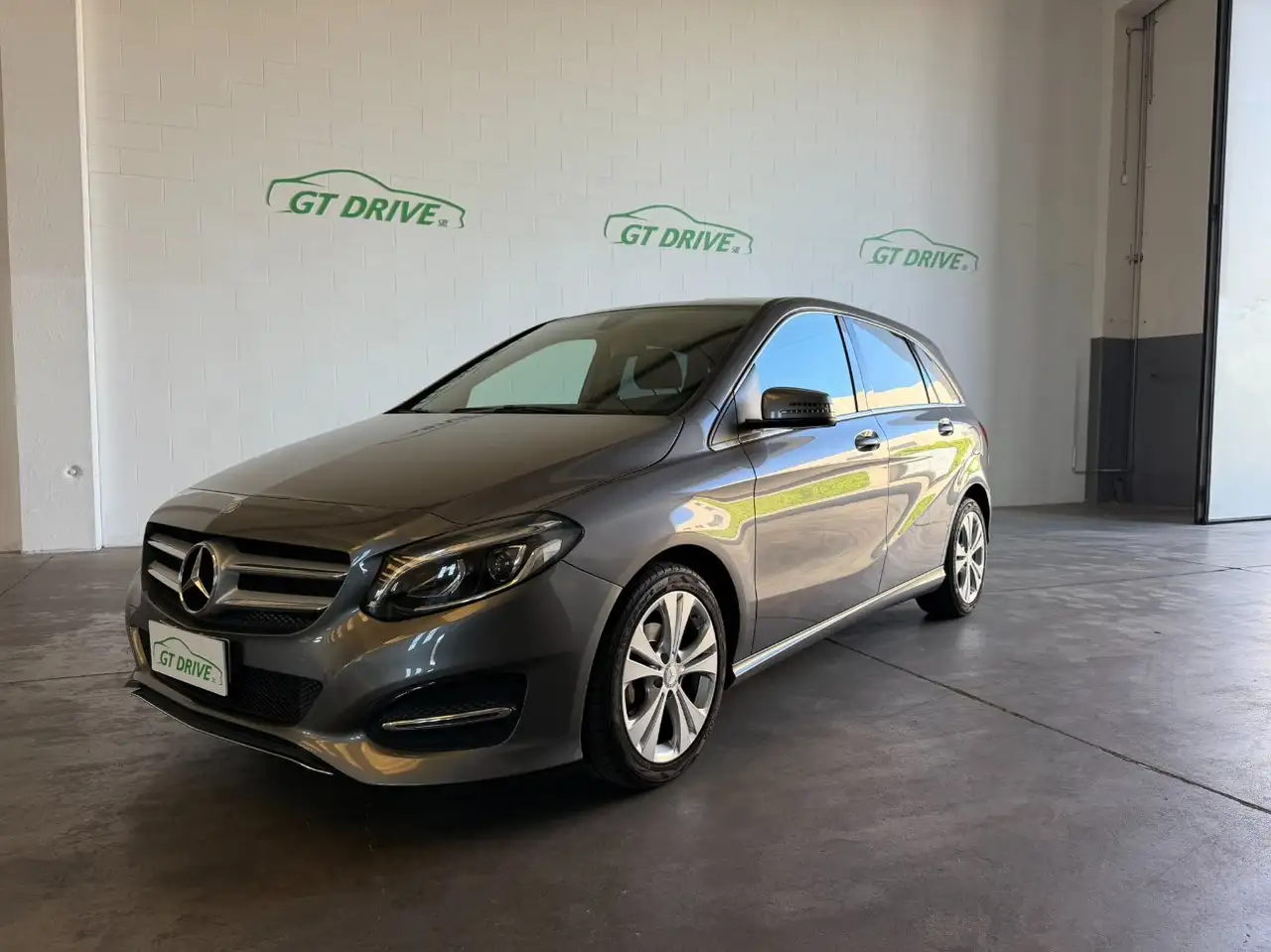 Mercedes-Benz B 180 Classe B - T246 d (cdi) Business 109 CV — photo 1 of 15