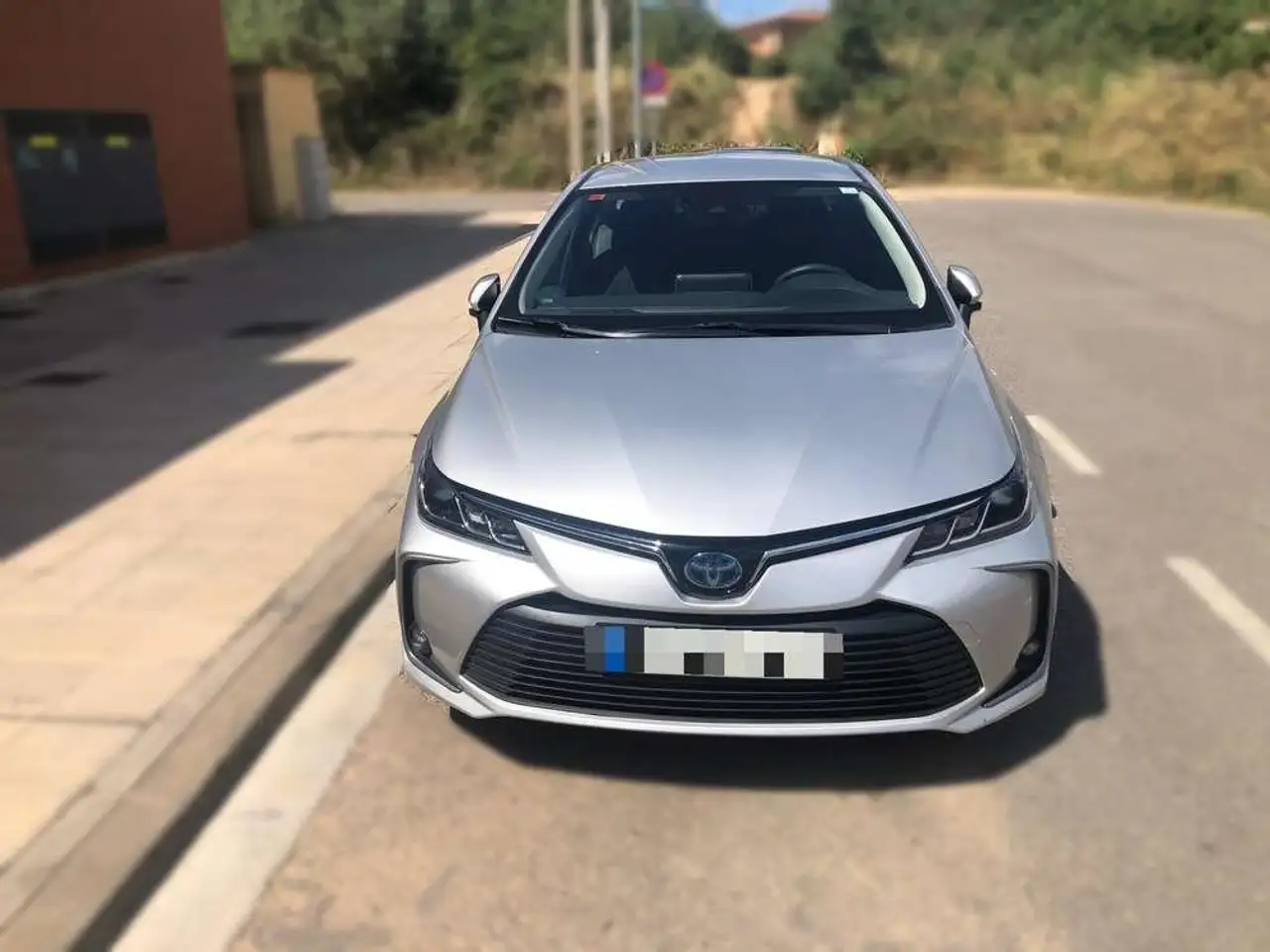 Toyota Corolla 1.8 125H ACTIVE TECH E-CVT SEDAN — photo 1 of 12