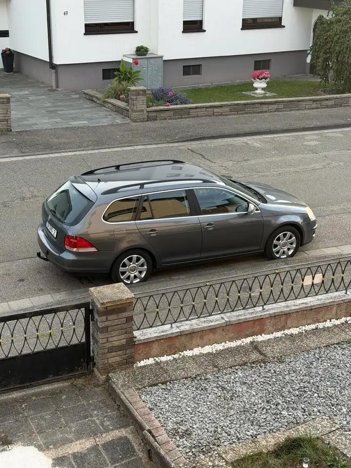 Volkswagen Golf Variant 2.0 TDI DPF Comfortline mit Tüv## Anhänger## — photo 1 of 1