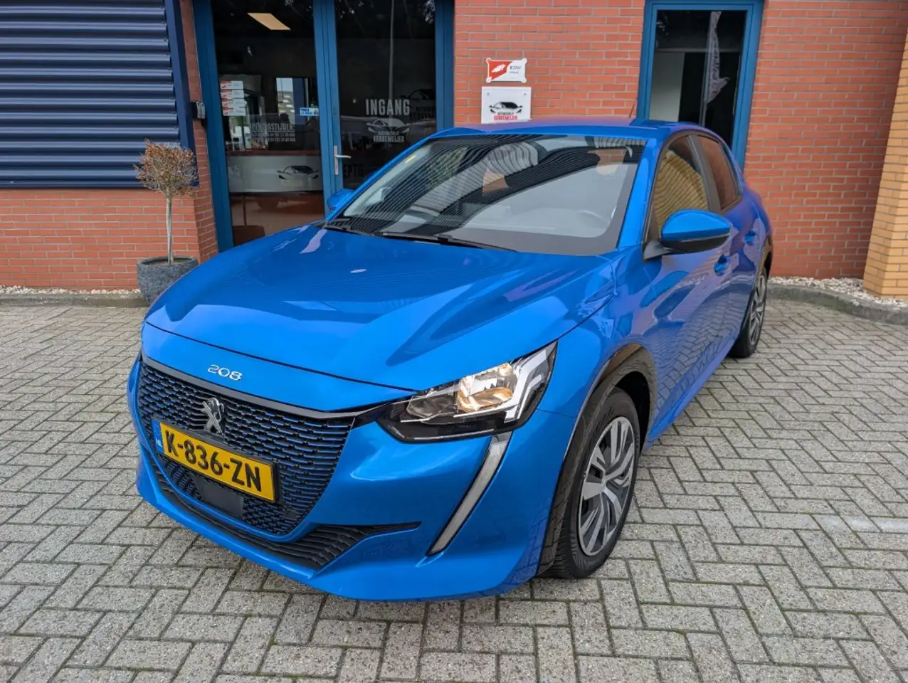 Peugeot 208 ACTIVE 50 KWH,AUTOMAAT,SOH100%,Laneassist, Cruise, — photo 1 of 15
