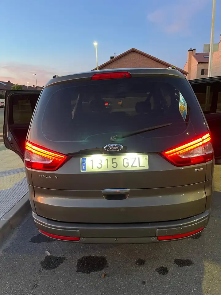 Ford Galaxy 2.0TDCi Titanium Powershift 140 — photo 1 of 10