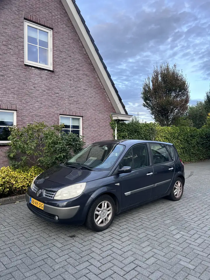 Renault Scenic 1.6-16V Privilege Luxe, Panoramadak, Keyless — photo 1 of 17