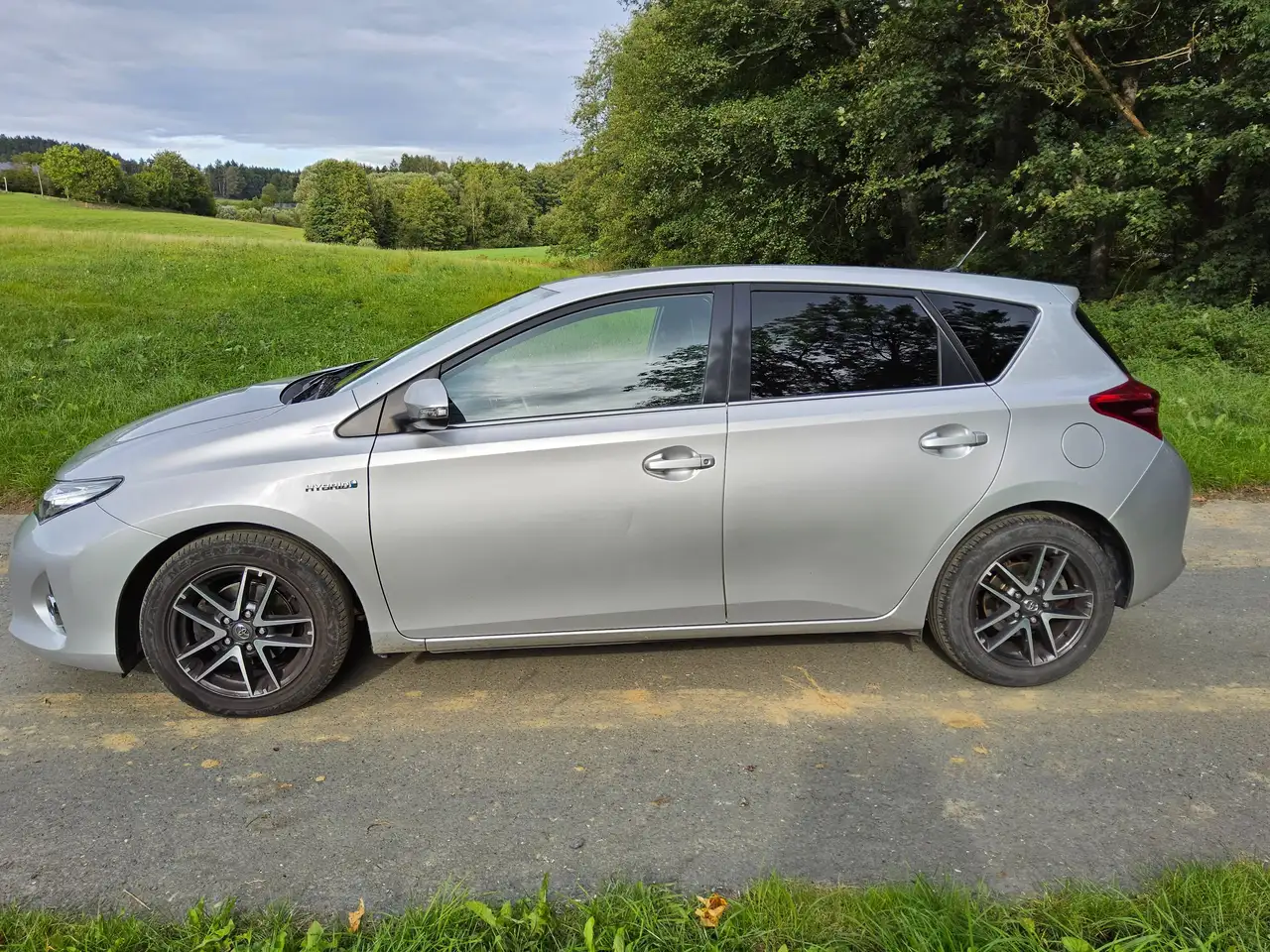 Toyota Auris Auris Hybrid 1.8 VVT-i Hybrid Automatik Life Plus — photo 1 of 19
