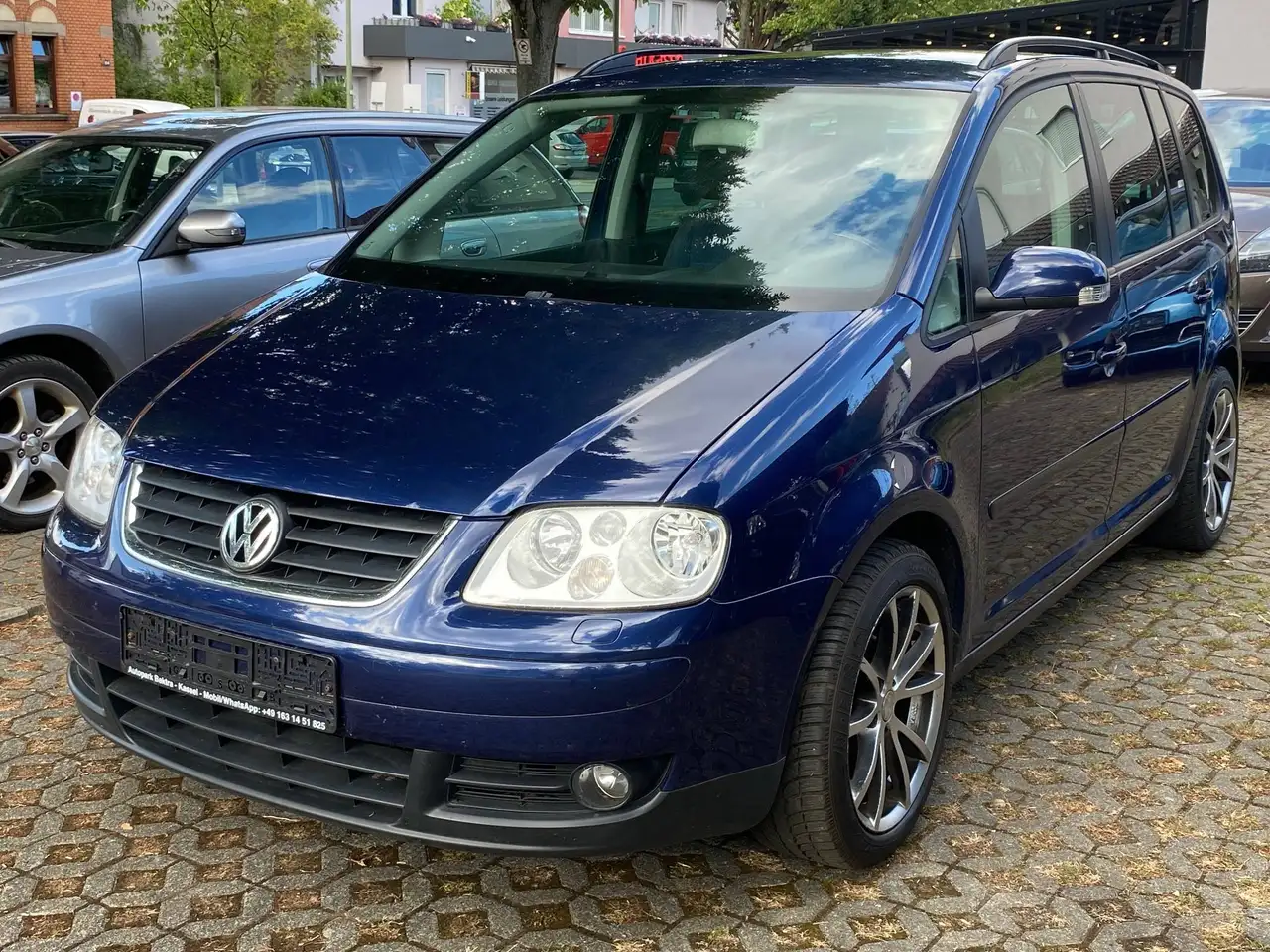Volkswagen Touran Trendline — photo 1 of 17