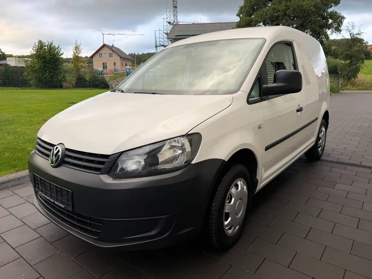 Volkswagen Caddy — photo 1 of 15