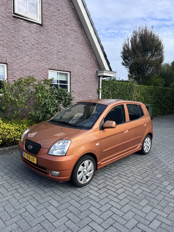 Kia Picanto 1.1 EX, lange APK, veel opties — photo 1 of 12
