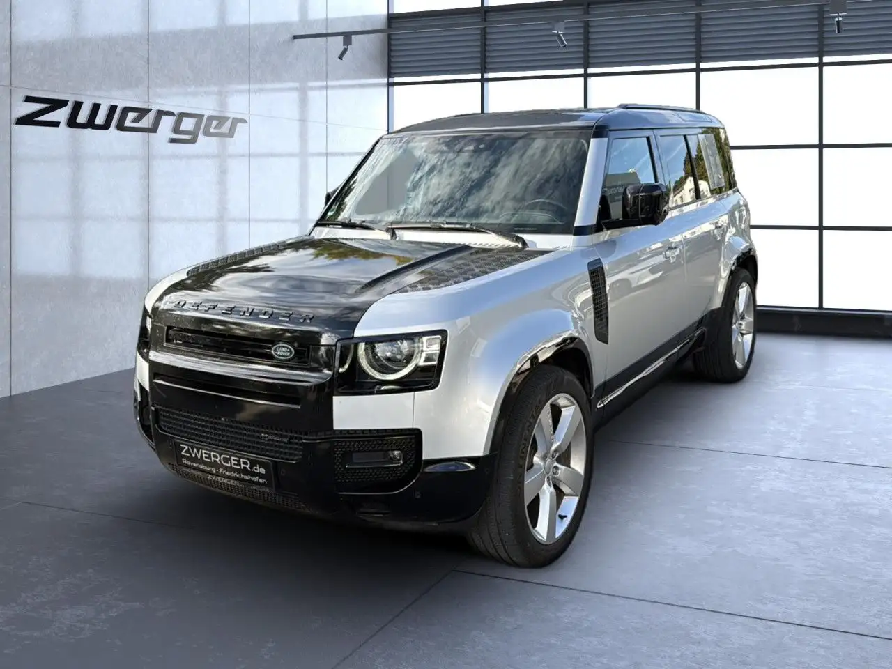 Land Rover Defender 110 D250 X-Dynamic HSE Bluetooth Navi LED — photo 1 of 16