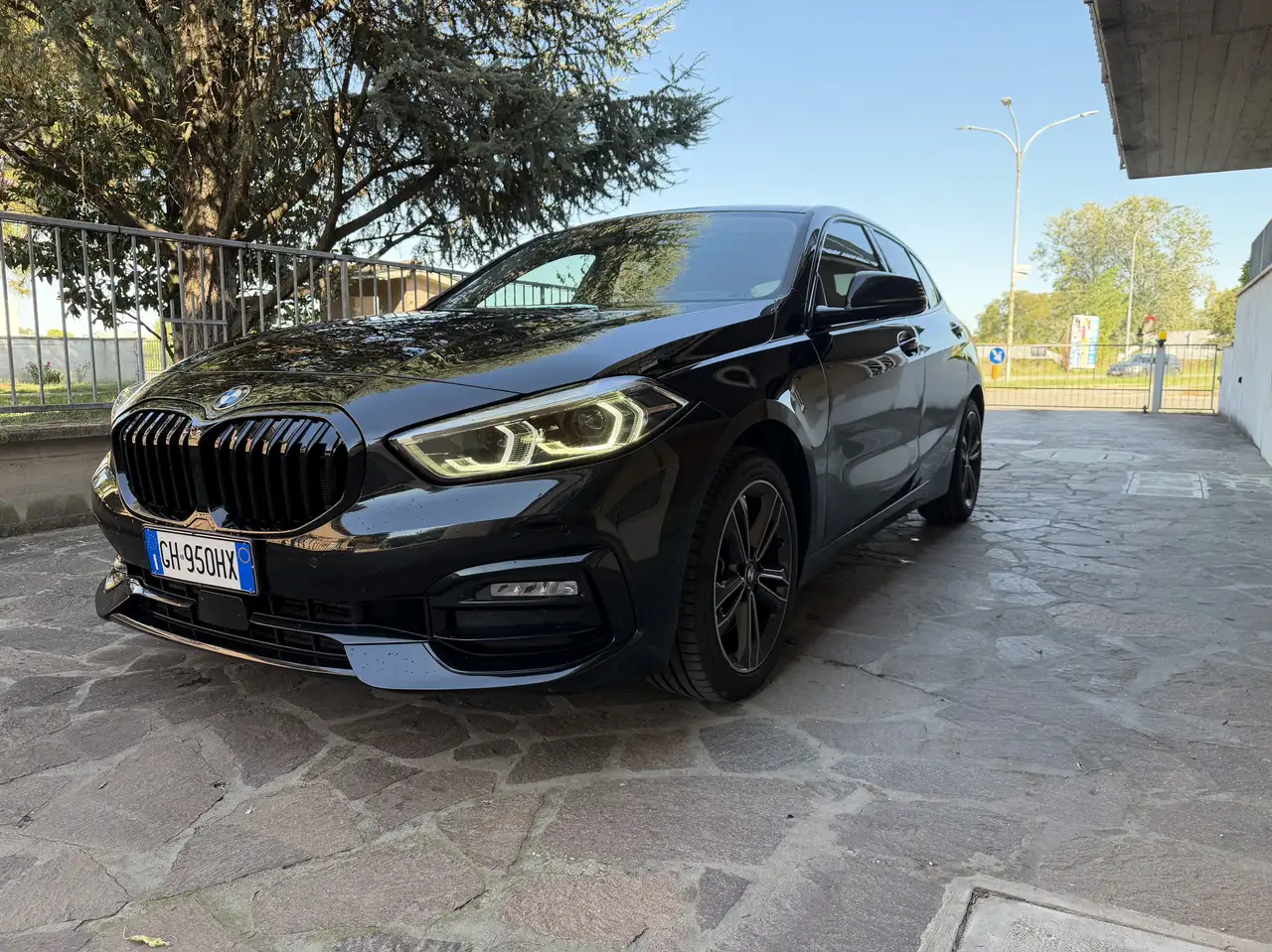 BMW 118 118d Sport auto — photo 1 of 15