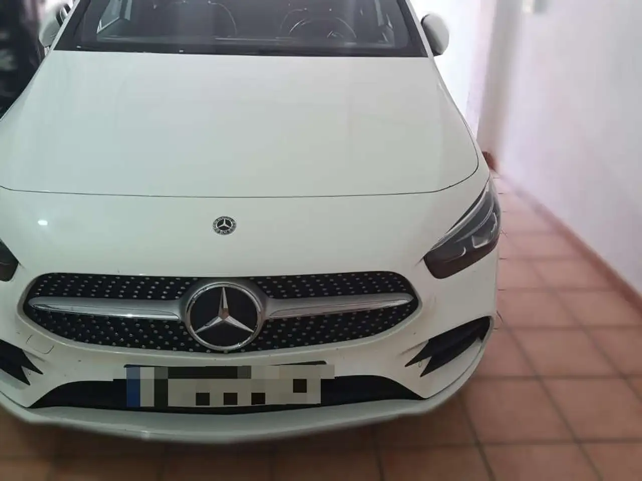 Mercedes-Benz B 200 200d — photo 1 of 8