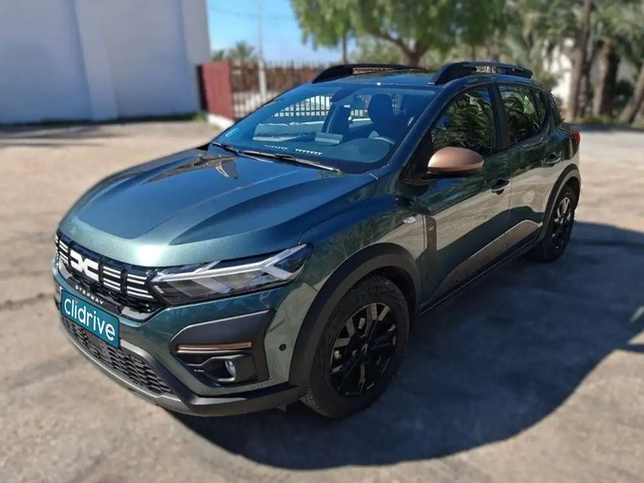 Dacia Sandero 1.0 Stepway Extreme Go ECOG — photo 1 of 17