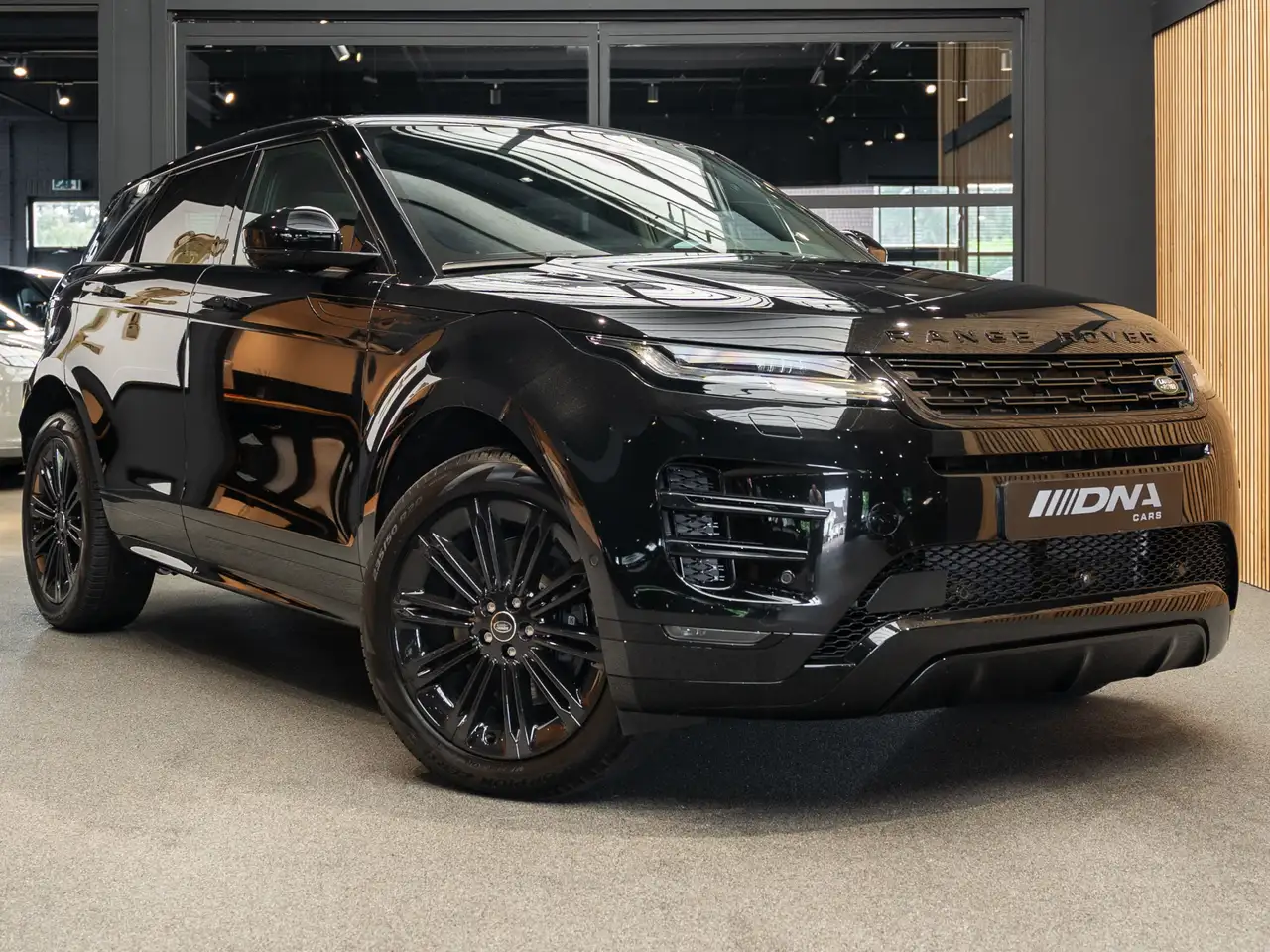Land Rover Range Rover Evoque P270e PHEV AWD Dynamic SE 1.5 P270e PHEV AWD Dynam — photo 1 of 40
