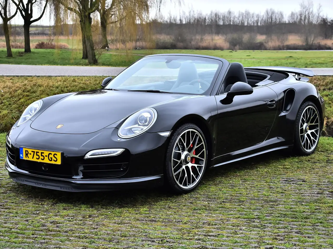 Porsche 911 3.8 Turbo — photo 1 of 17
