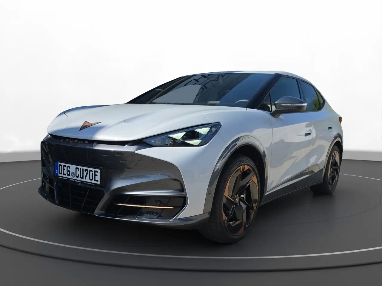 CUPRA Tavascan 210 kW 77 kWh Endurance | Adrenalin Pack — photo 1 of 15