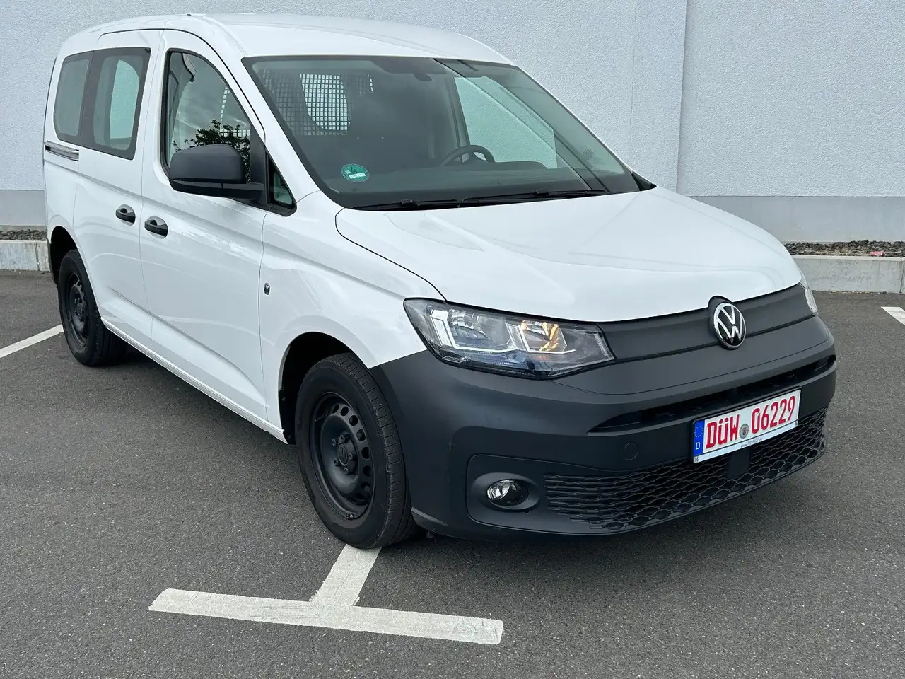 Volkswagen Caddy Cargo Basis *2 Schiebetüren*Klima*PDC* — photo 1 of 25