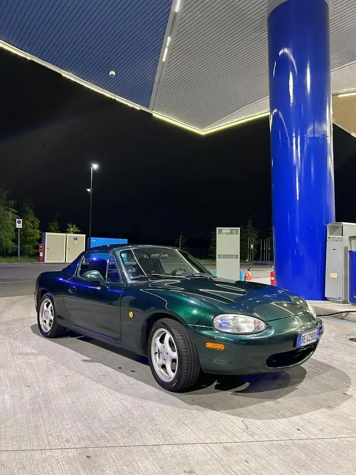 Mazda MX-5 1.6i 16v — photo 1 of 3