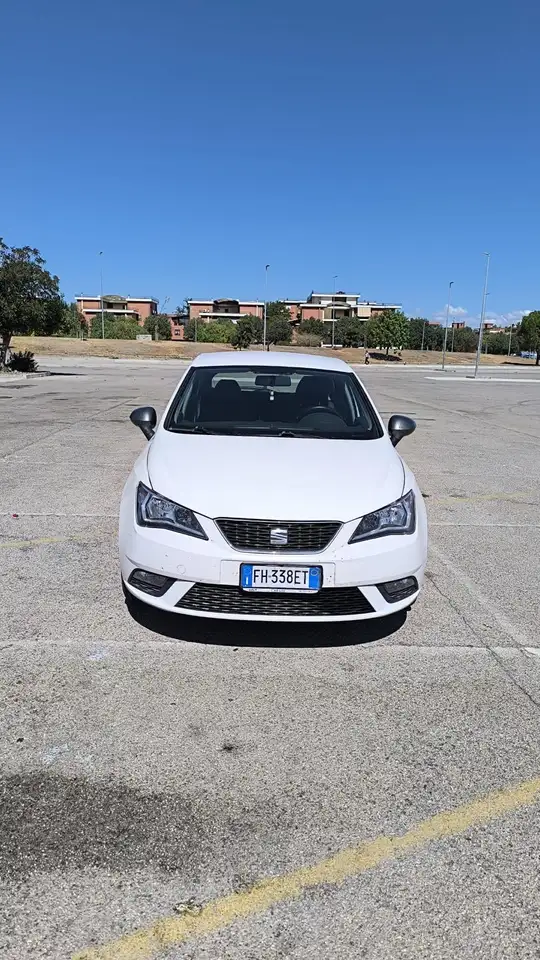 SEAT Ibiza 1.4 tdi Connect 90cv — photo 1 of 8