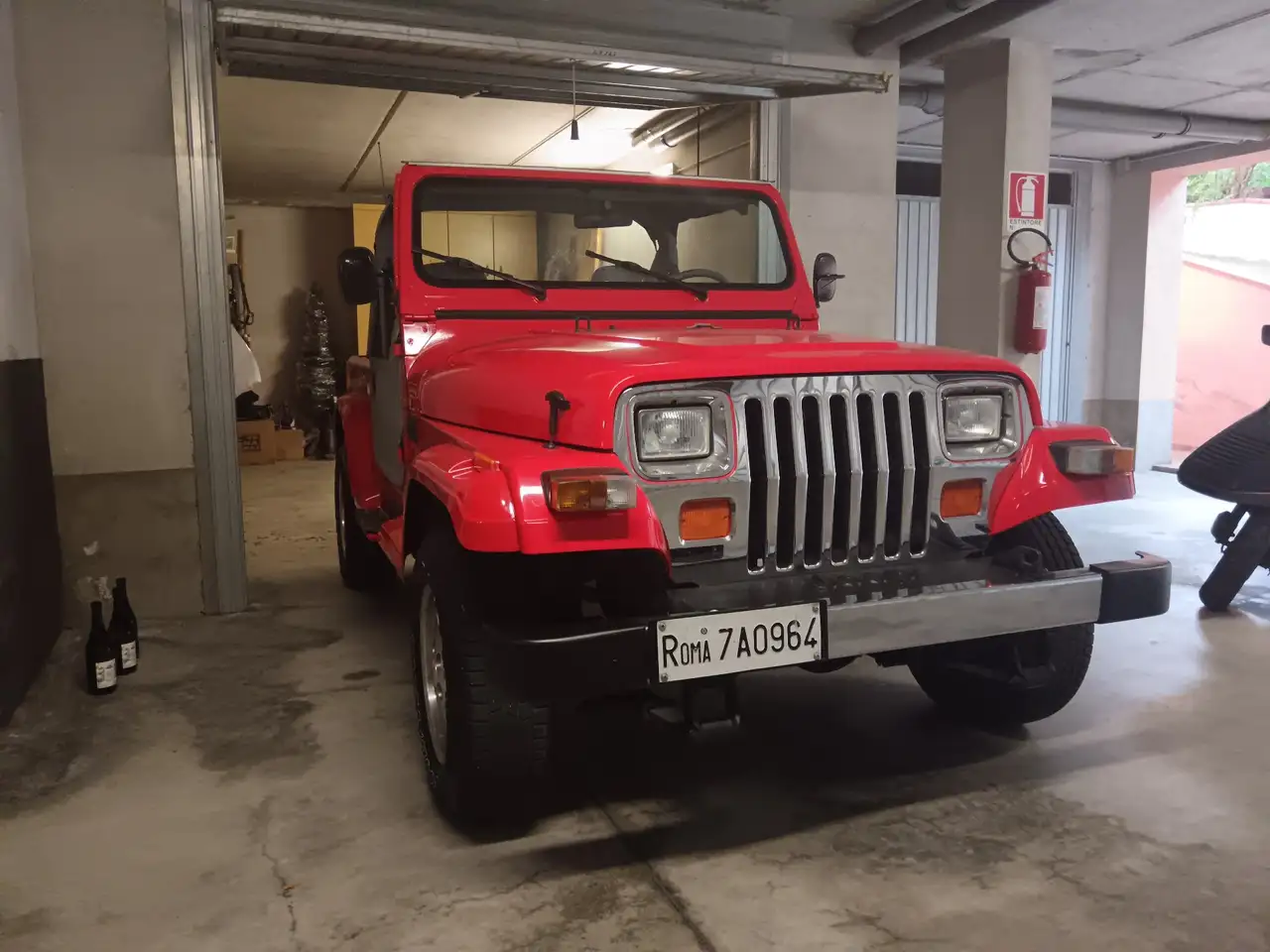 Jeep Wrangler Hard Top 2.5 Laredo — photo 1 of 15