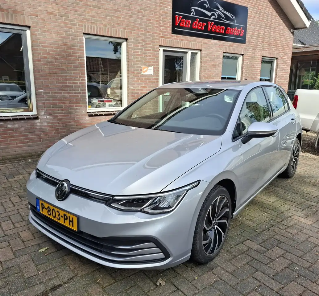 Volkswagen Golf 1.0 eTSI Life Business. Dealer onderhouden. O.a. c — photo 1 of 22