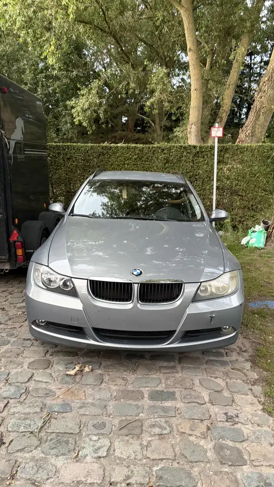 BMW 318 Touring d — photo 1 of 10