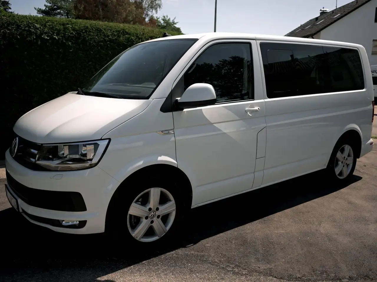 Volkswagen T6 Multivan Transporter T6 TDI BMT DSG Kurz Comfortline — photo 1 of 20