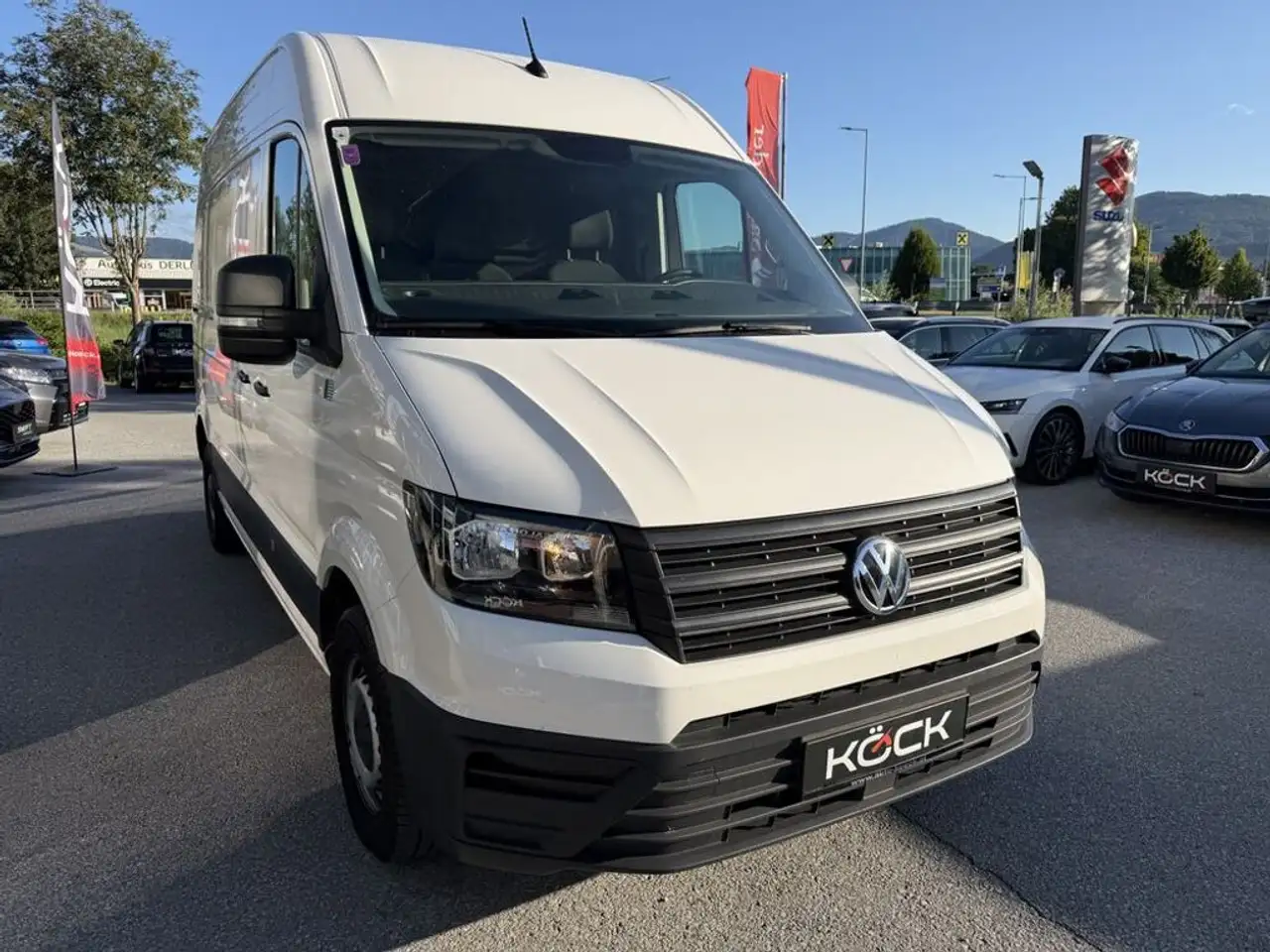 Volkswagen Crafter Kasten 35 mittlerer Radstand mit Hochdach FWD — photo 1 of 14