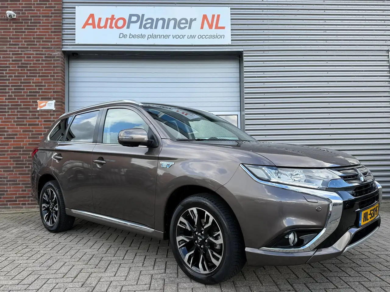 Mitsubishi Outlander 2.0 PHEV Instyle! Clima! Cruise! Navi! — photo 1 of 21