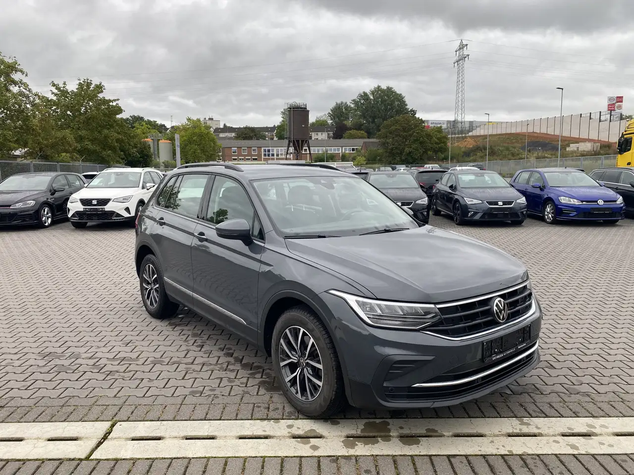 Volkswagen Tiguan 2.0 TDI DSG Life Navi AHK VW-Garantie LED — photo 1 of 15