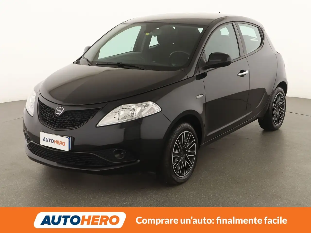 Lancia Ypsilon 1.2 Gold — photo 1 of 25