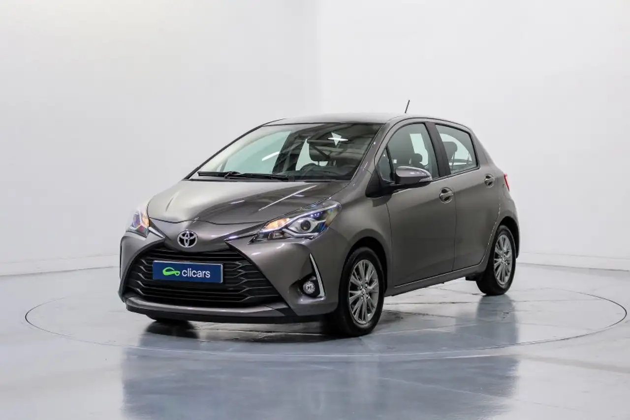 Toyota Yaris 1.5 Active Tech — photo 1 of 36