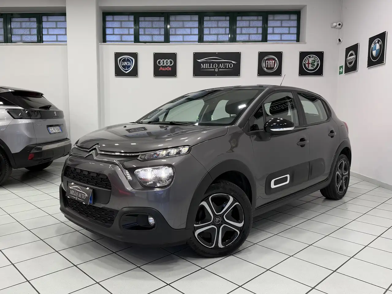 Citroen C3 1.5 bluehdi Shine s&s 100cv 6m — photo 1 of 15